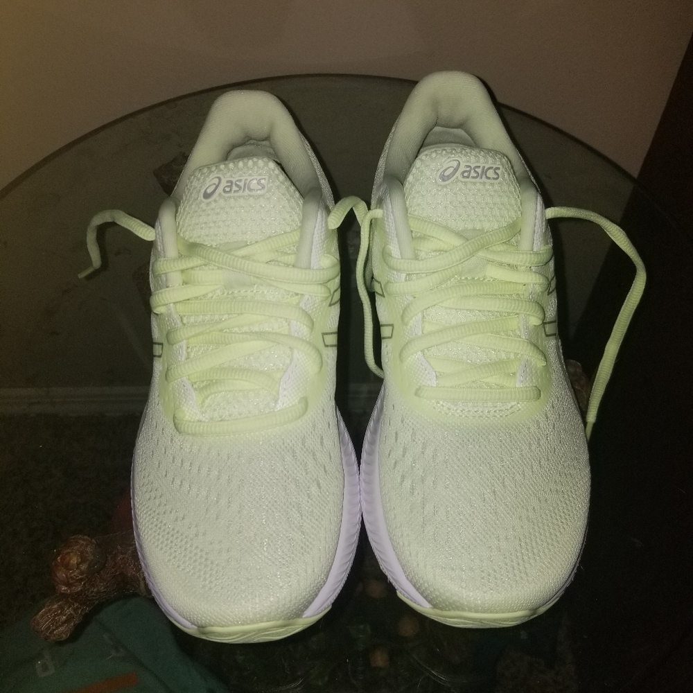 Asics gel excite8 ....size 7